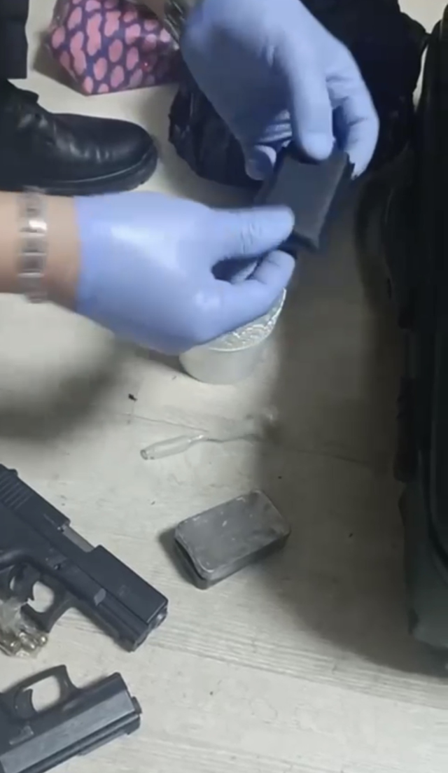 Pizzacı kuryesi gibi çalışan polis 'Baron abla' lakaplı torbacı kadını yakaladı