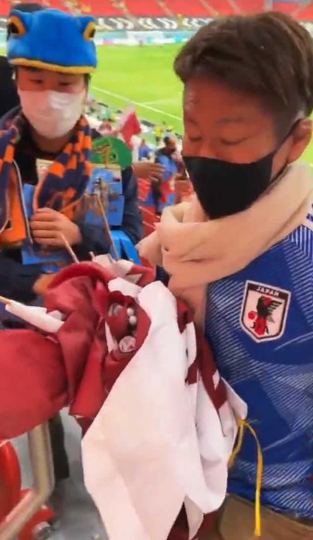 Dünya Kupası'nda Japon taraftarların tribünde yaptıklarını gören Katarlı şoka girdi