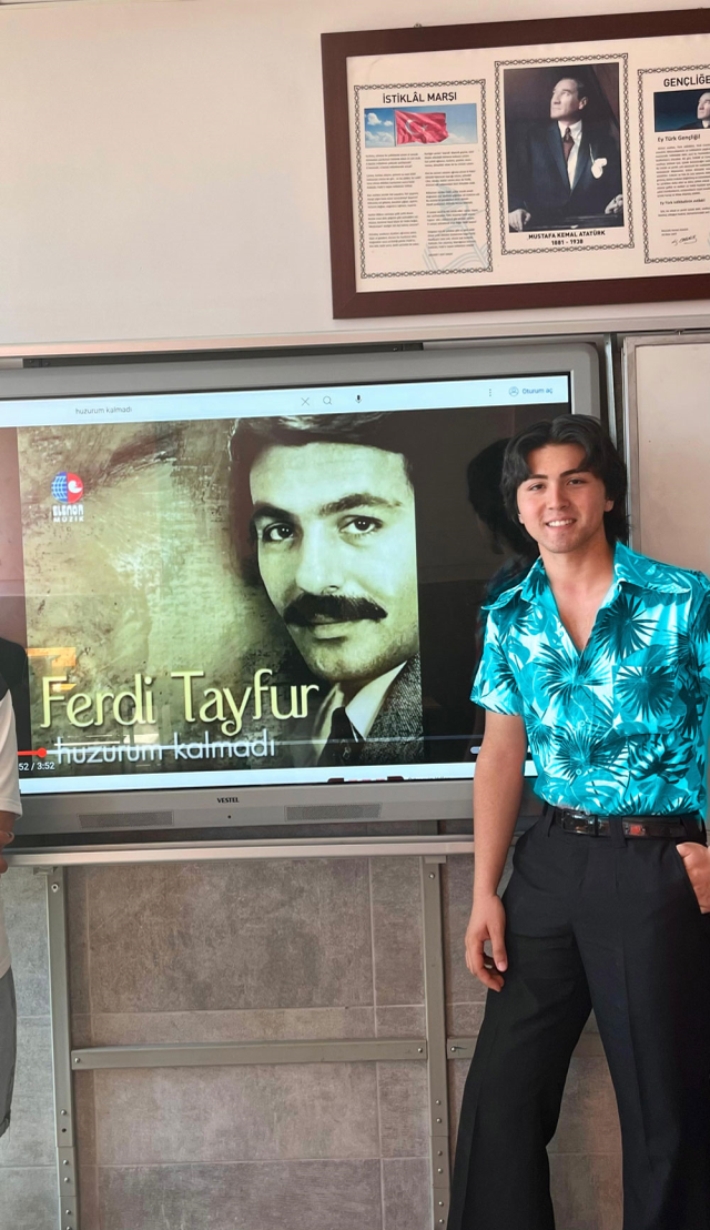 Ferdi Tayfur'un genç hayranı hastane önünden ayrılmıyor