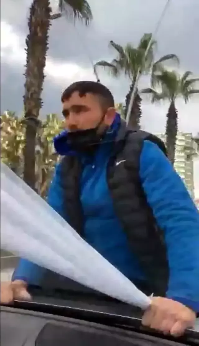 20 lirayı beğenmeyince gelin aracının kaputuna çıkıp yolculuk yaptı