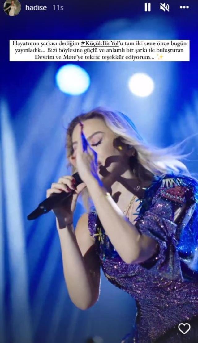 'Küçük Bir Yol' şarkısını seslendiren Hadise bir anda gözyaşlarına boğuldu