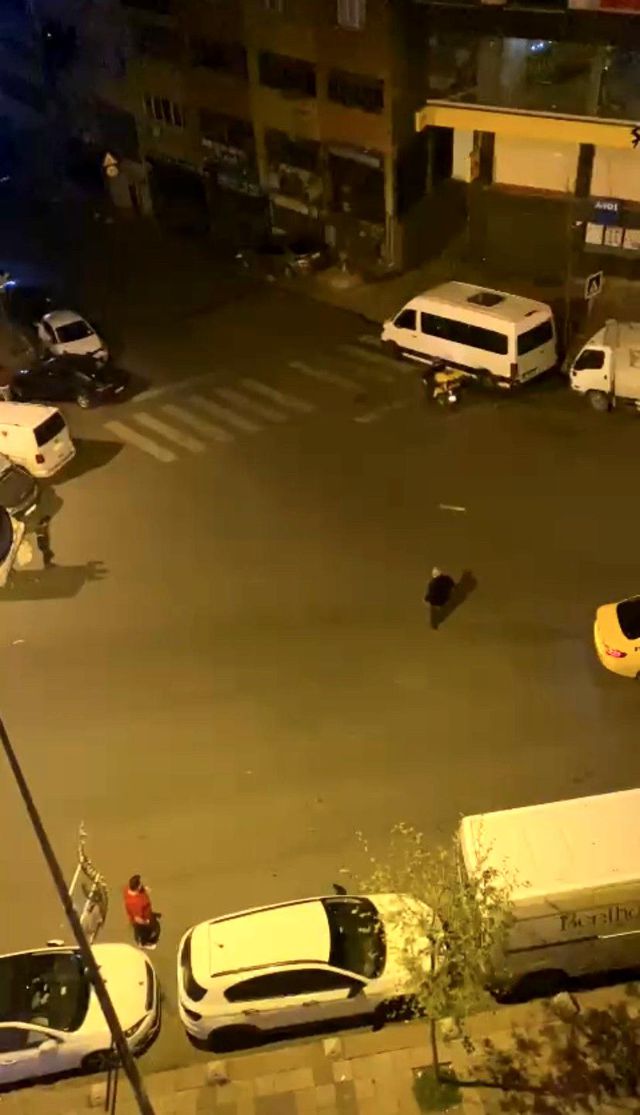 İstanbul'da taksici terörü! Aracından indirdiği çifti elinde bıçakla kovalayıp tehditler savurdu: Seni öldürürüm