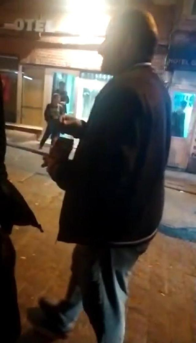 Trans bireyler arasında kavga çıktı, çevredekilerin hareketi pes dedirtti
