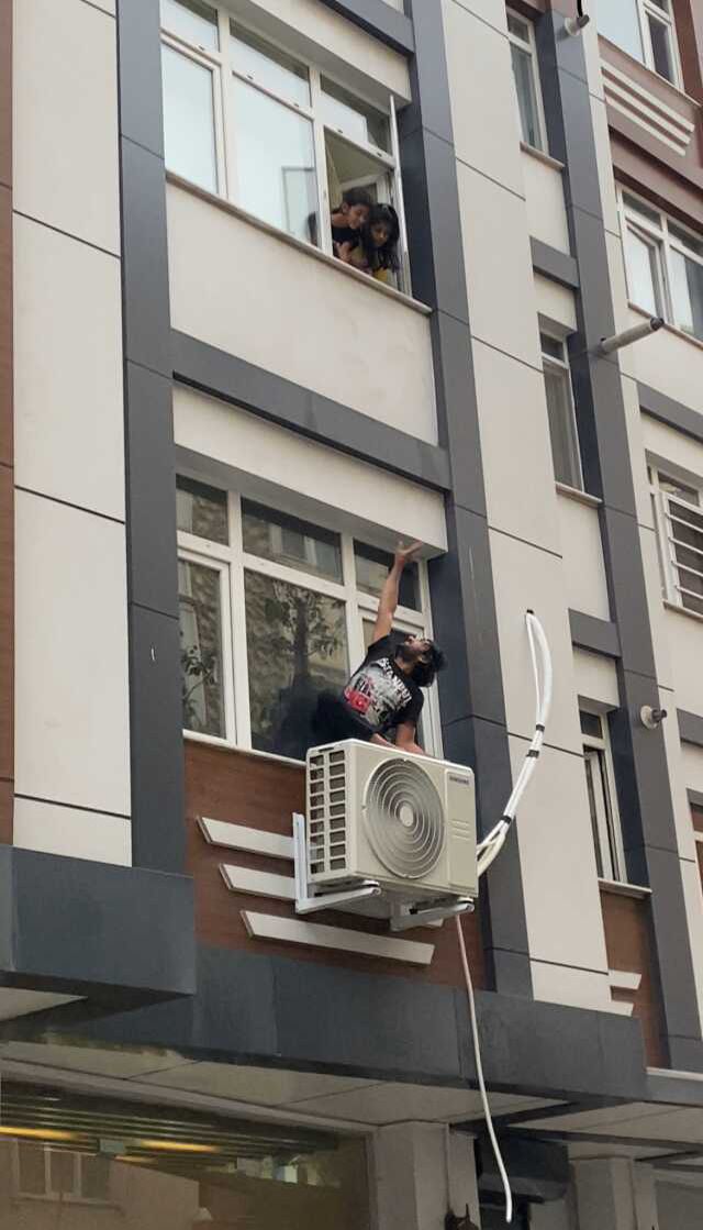 Küçükçekmece'de yabancı uyruklu 2 kişi zorla tutuldukları evden atlayarak kaçmaya çalıştı 1 kişi öldü