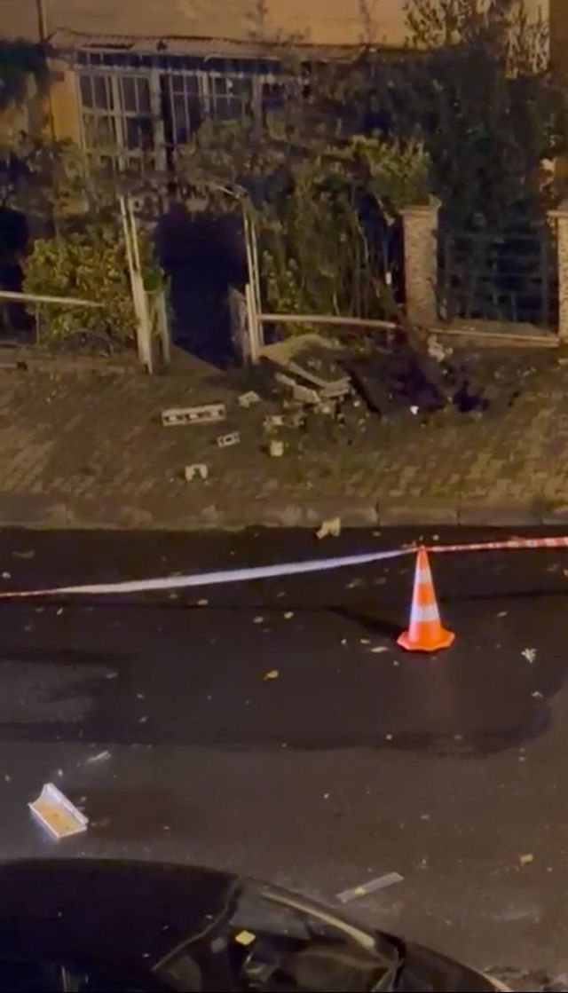 Şişli'de bir kişi, kaldırımda yürürken yer altı patlamasında ağır yaralandı