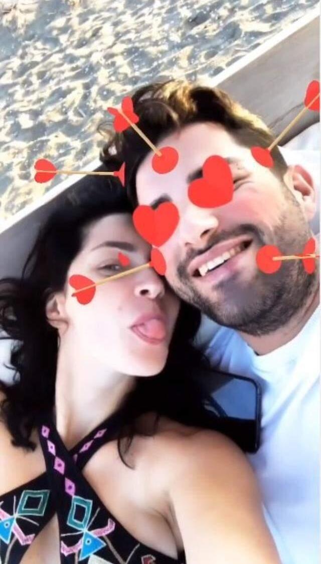 Merve Boluğur erkek arkadaşıyla samimi anlarını paylaştı, yazdığı not kafaları karıştırdı