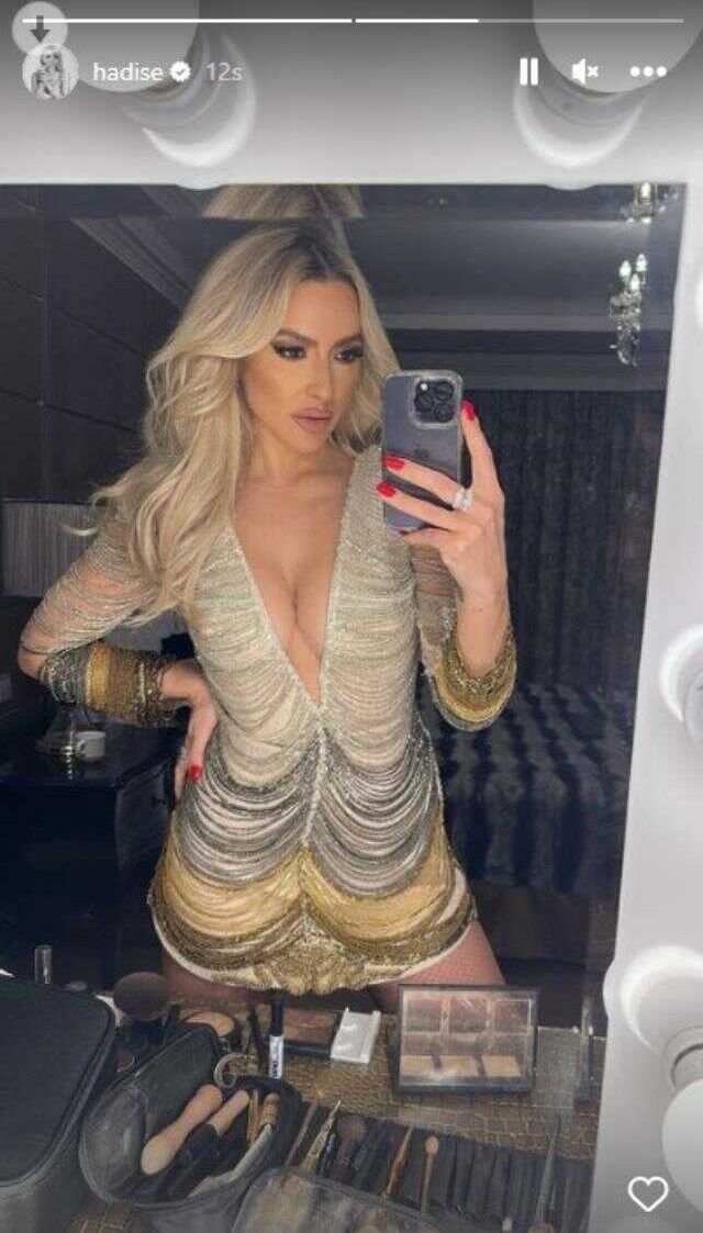 Cesaretiyle dikkat çeken Hadise, göğüs dekolteli pozuyla nefes kesiyor