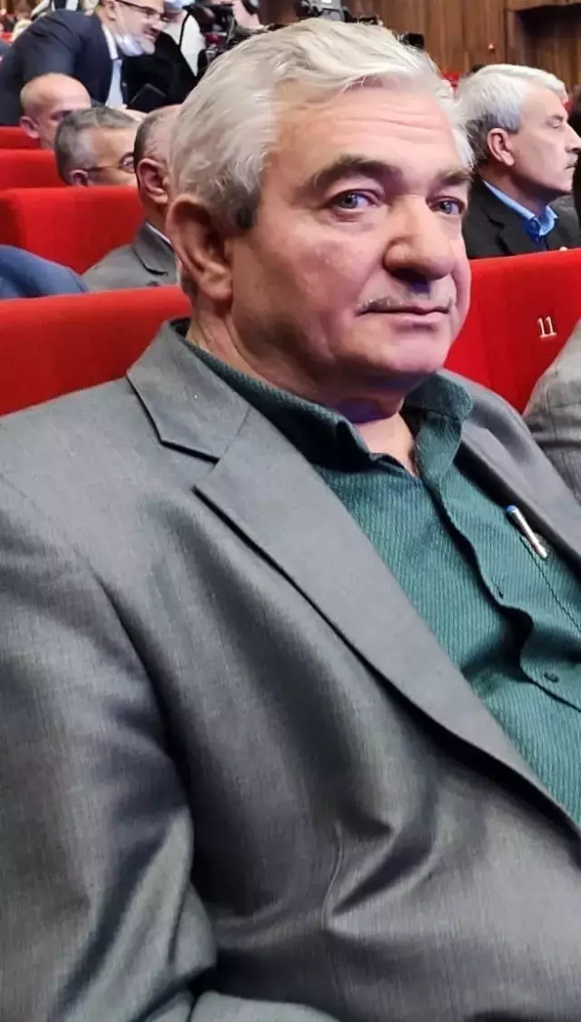 Karşı şeride geçen otomobil başka bir araçla kafa kafaya çarpıştı: 2 ölü, 1 ağır yaralı