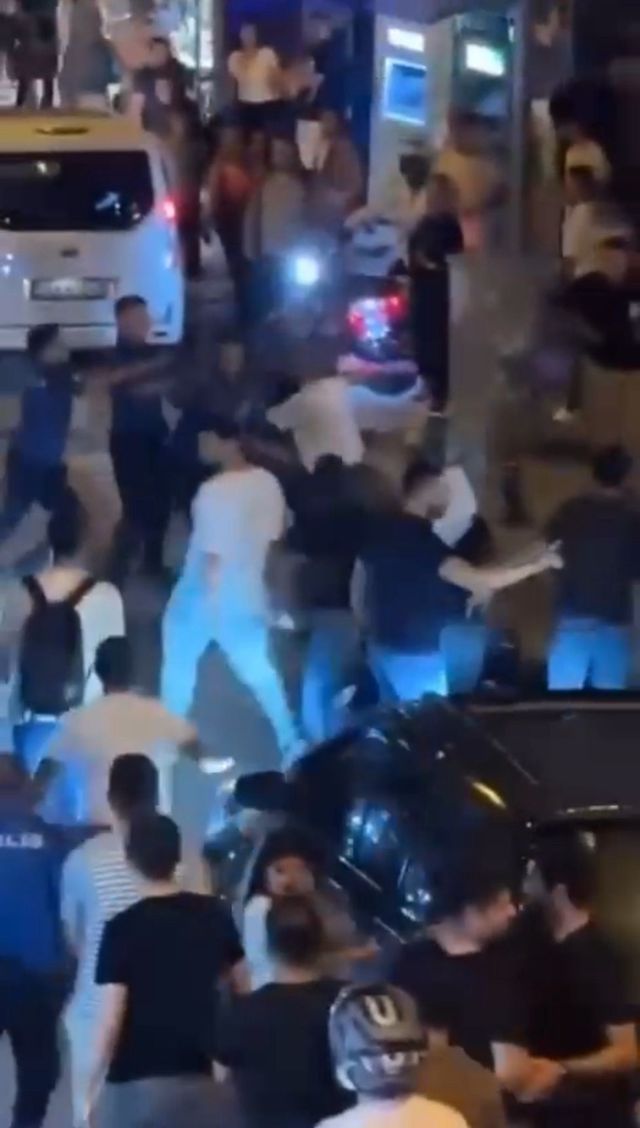 Hatalı park uyarısı yapılan sürücü ve yakınları polise saldırdı