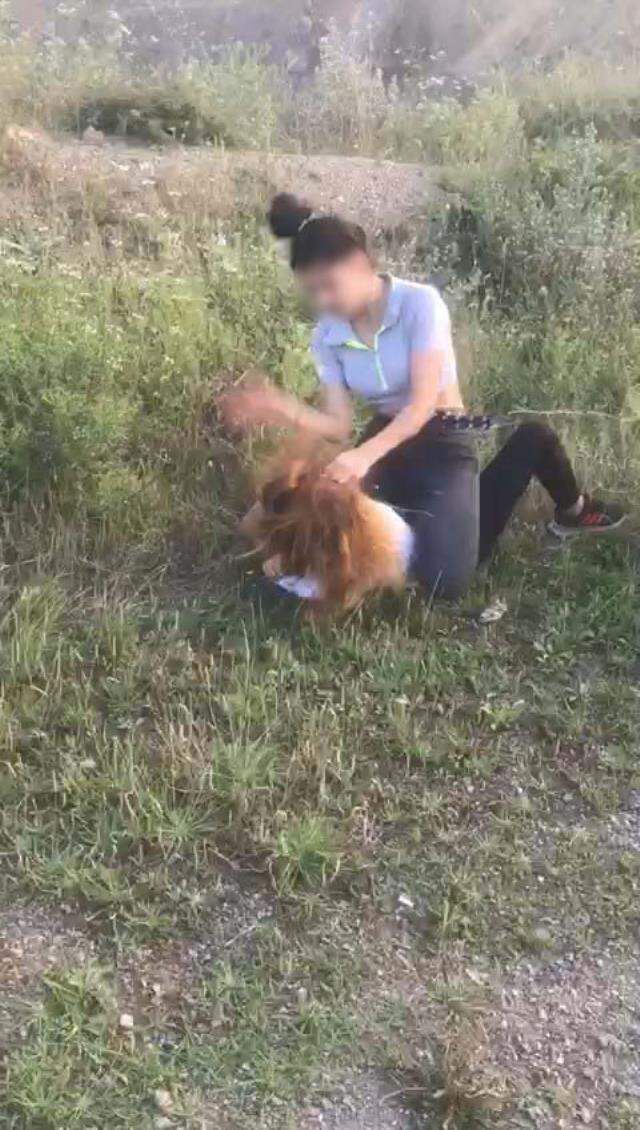 'İtildi mi, atladı mı' incelemesi sürerken arkadaşlarının Elif'i dövdüğü anlar ortaya çıktı