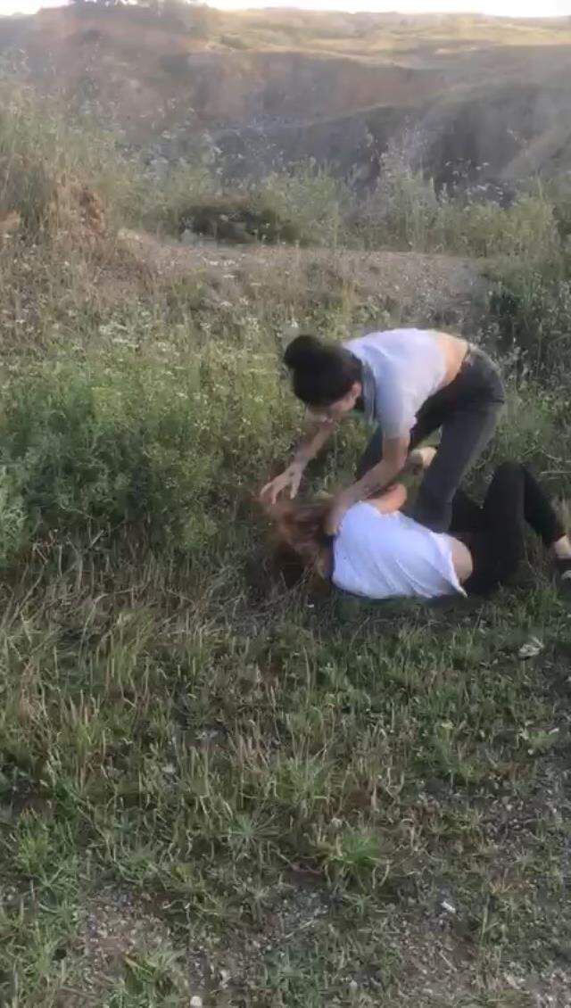 'İtildi mi, atladı mı' incelemesi sürerken arkadaşlarının Elif'i dövdüğü anlar ortaya çıktı