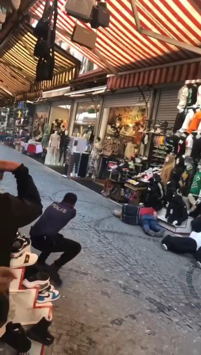 Beyazıt'ı savaş alanına çeviren kavgada yeni görüntü! Aylar önce karşı esnafa doğru tükürmüş