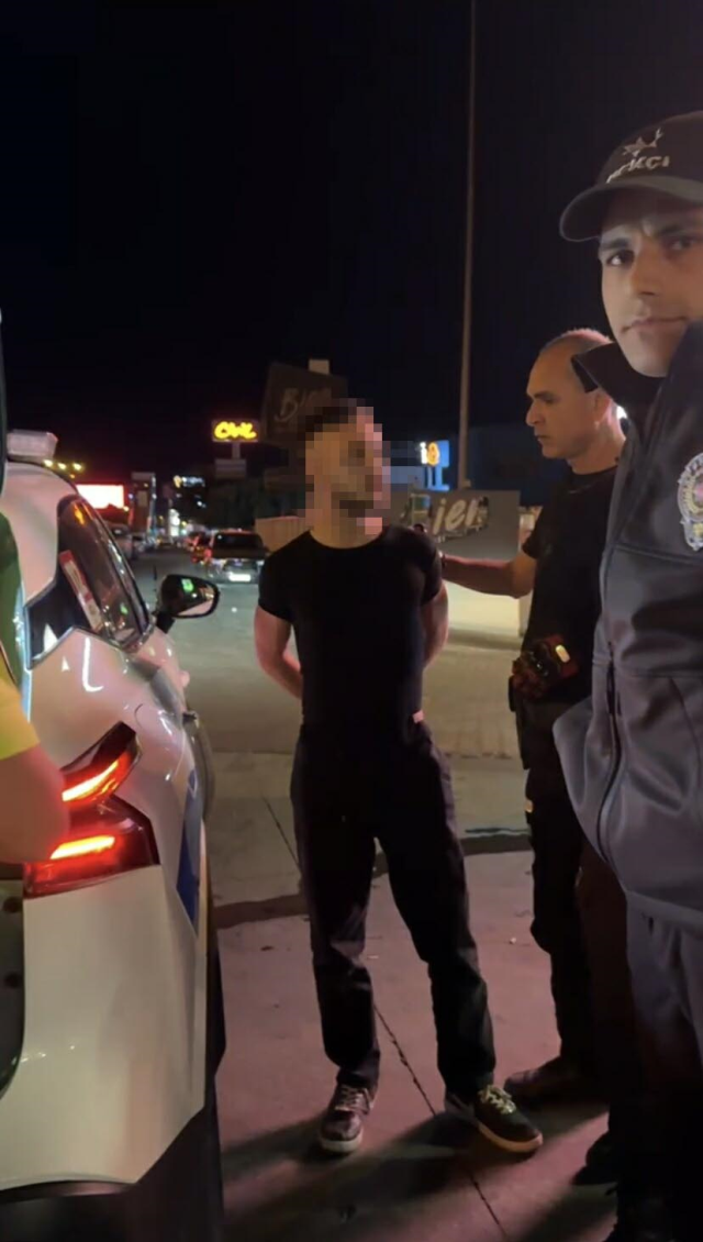 Önce direndi sonra olay yerine çağırdığı arkadaşlarıyla polise tehdit ve hakaretler savurdu