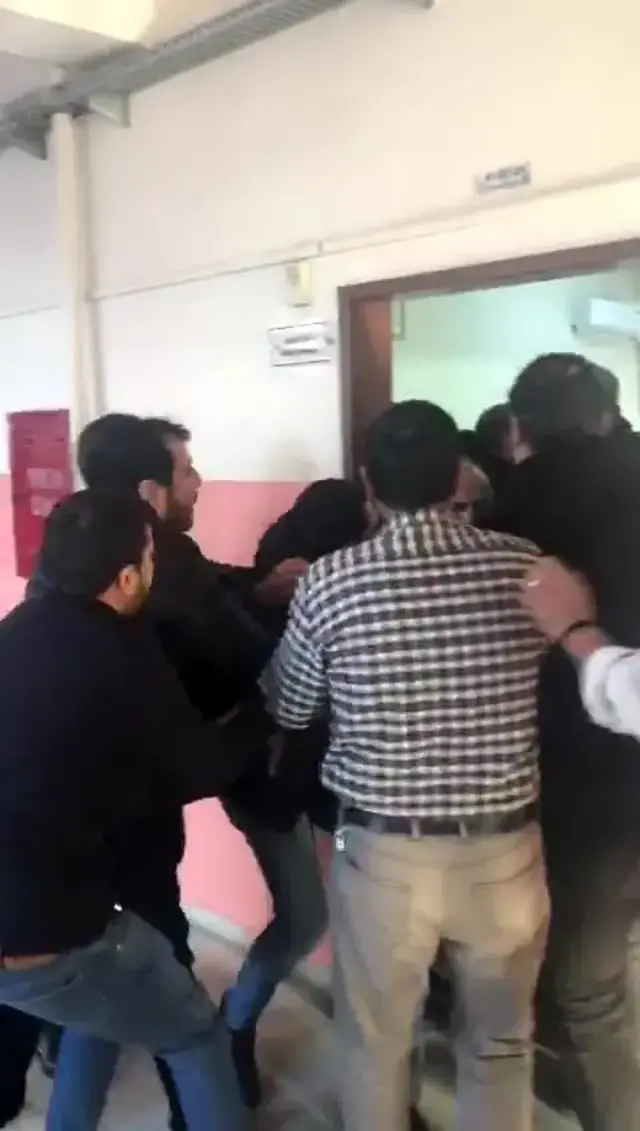 Kocaeli'de Veliler Öğretmenleri Darp Etti