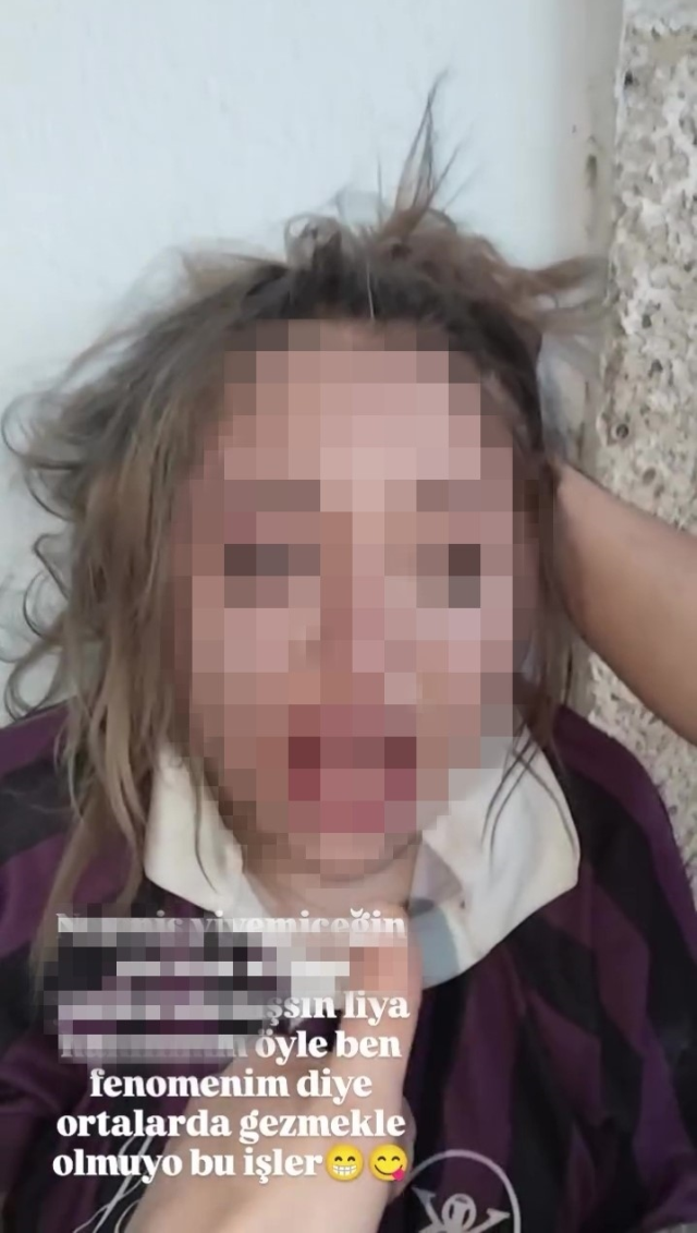 Genç kızı darp edip özür dilettiler, o anları sosyal medyada paylaştılar