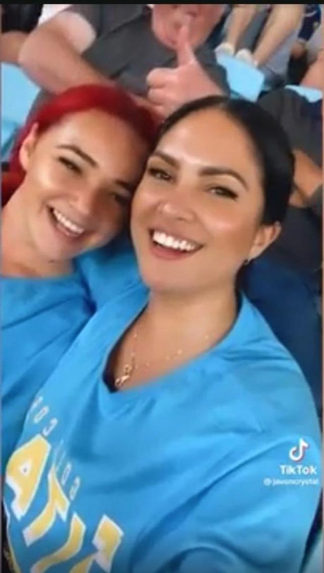 Spor camiası bu fotoğrafla çalkalanıyor! Güvenliğin, sahaya giren yarı çıplak kadına hareketi tepki topladı