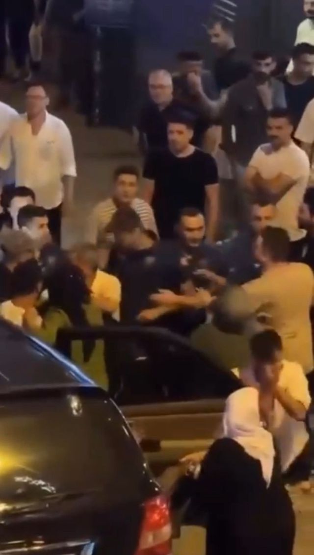 Hatalı park uyarısı yapılan sürücü ve yakınları polise saldırdı