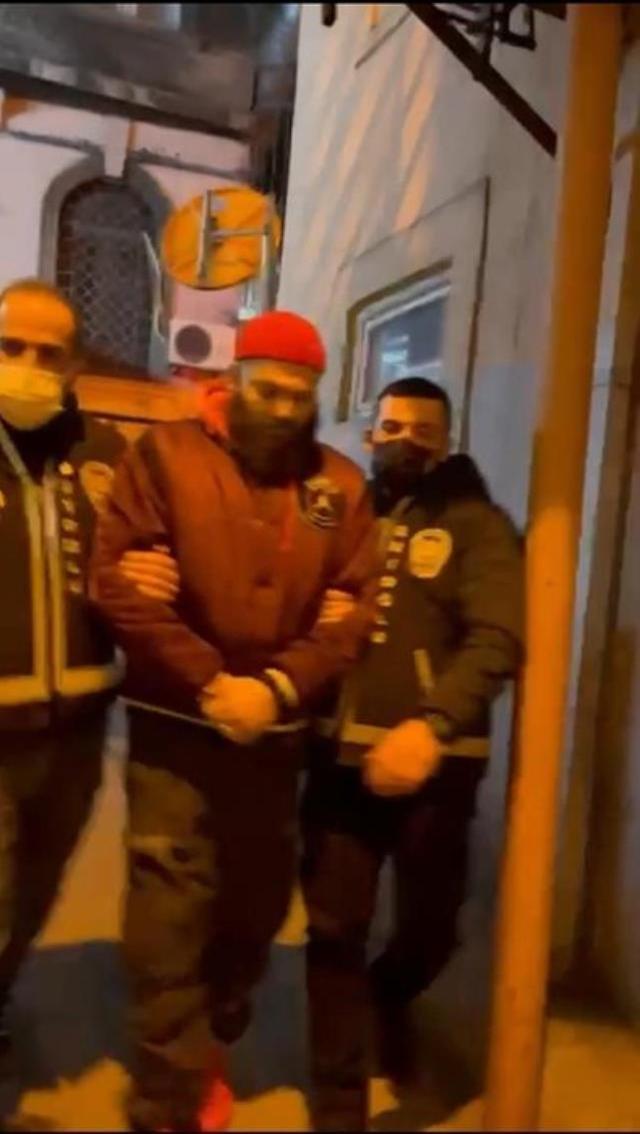 Kurtlar Vadisi oyuncusu Bahadır Ünlü, eşinin kafesindeki müşteriye bıçakla saldırdı