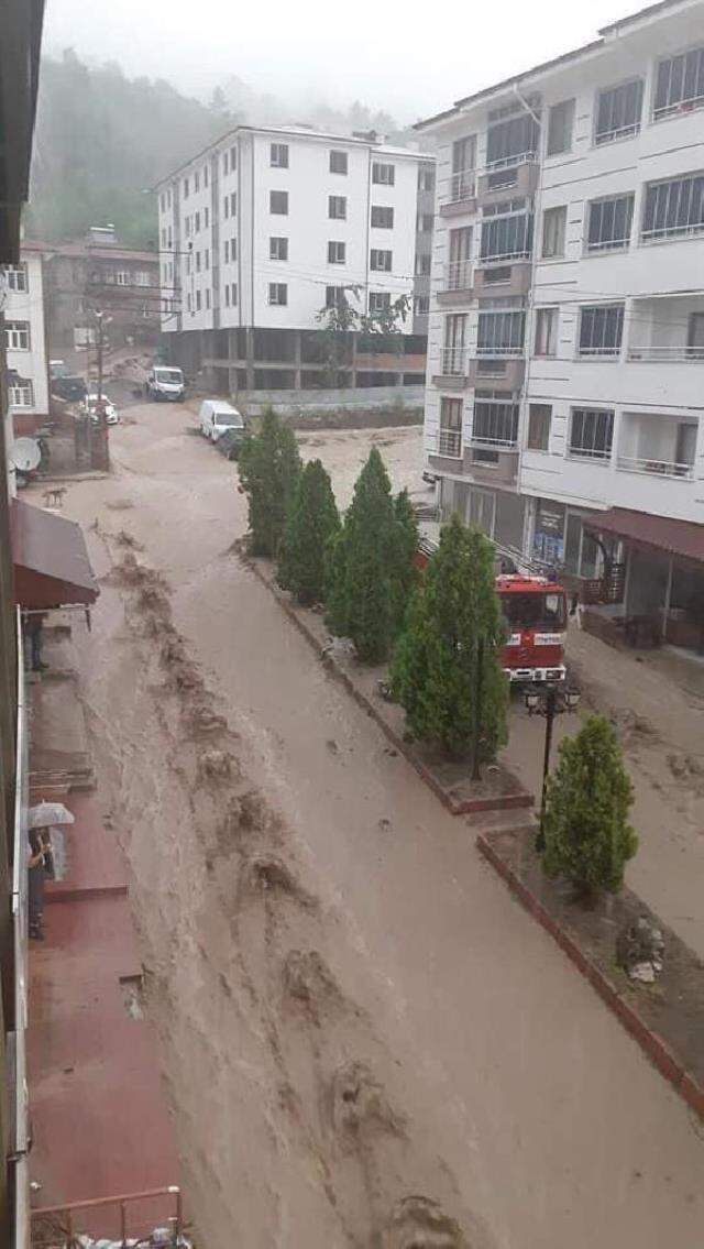 Kastamonu'da sel mi oldu? Kastamonu'da nerede sel oldu? Karadeniz'in hangi il ve ilçelerinde sel var? Yeniden sel mi oldu?
