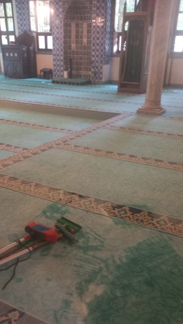 Kütahya'da şaka sınırını aşan gençler camiye zarar verdi