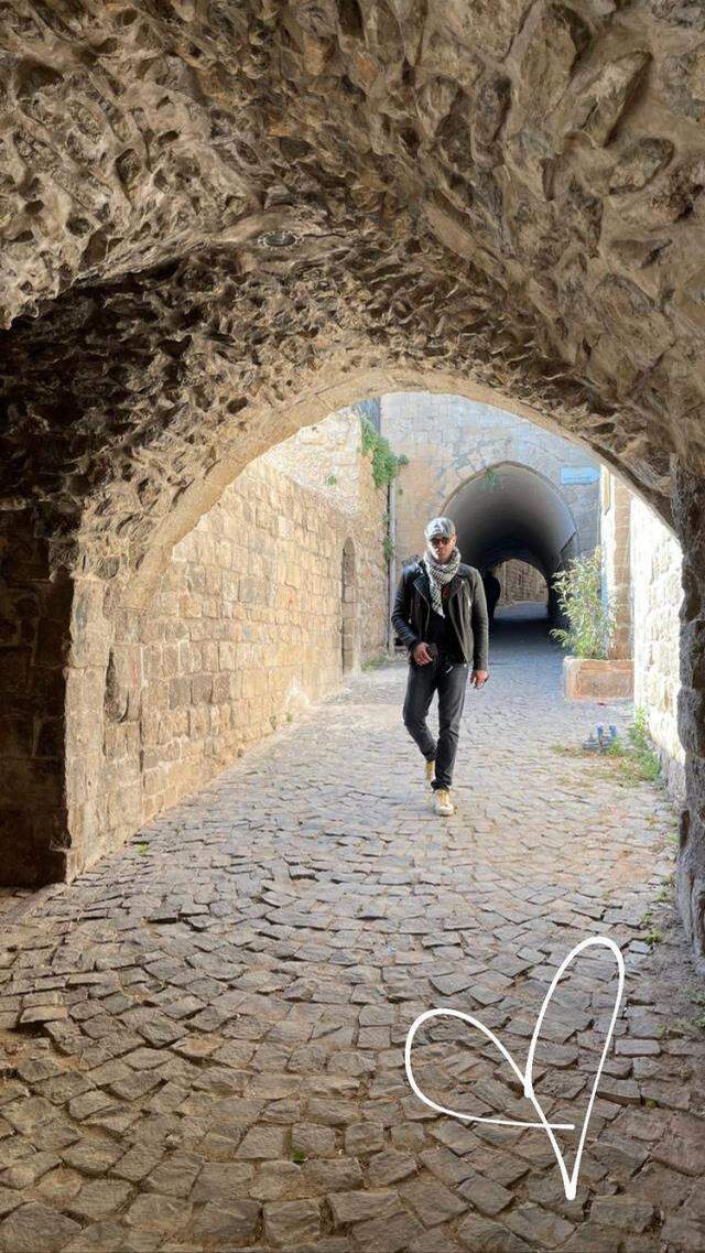 Başak Dizer ve Kıvanç Tatlıtuğ, el ele Mardin'i gezdi