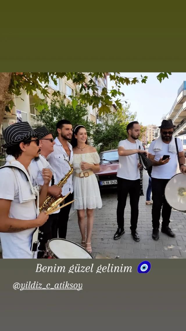 Berk Oktay ile evlenmeye hazırlanan Yıldız Çağrı Atiksoy kına gecesi yaptı