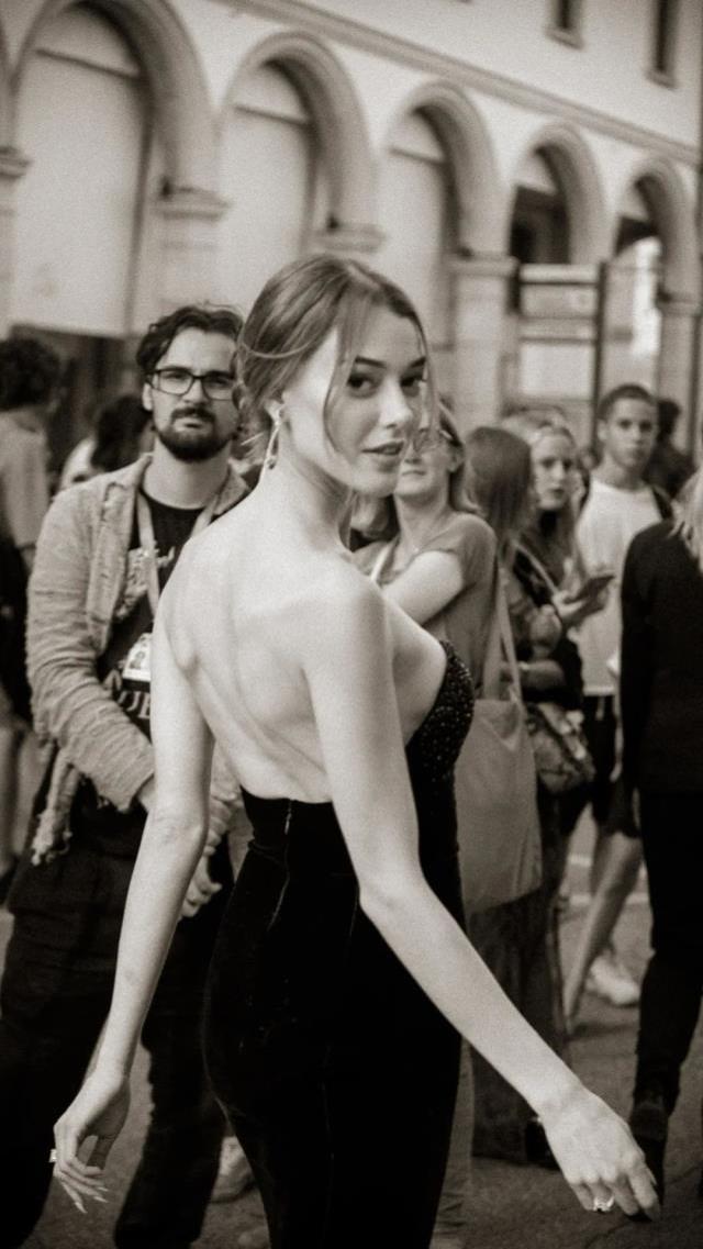 Kırmızı halıda Dilan Çiçek Deniz rüzgarı! Güzelliği, kıyafetini gölgede bıraktı