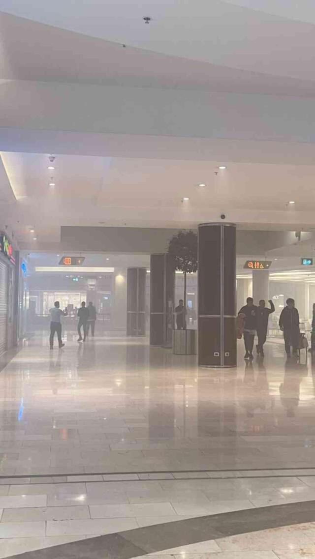 İstinye'de alışveriş merkezinin otoparkında yangın çıktı