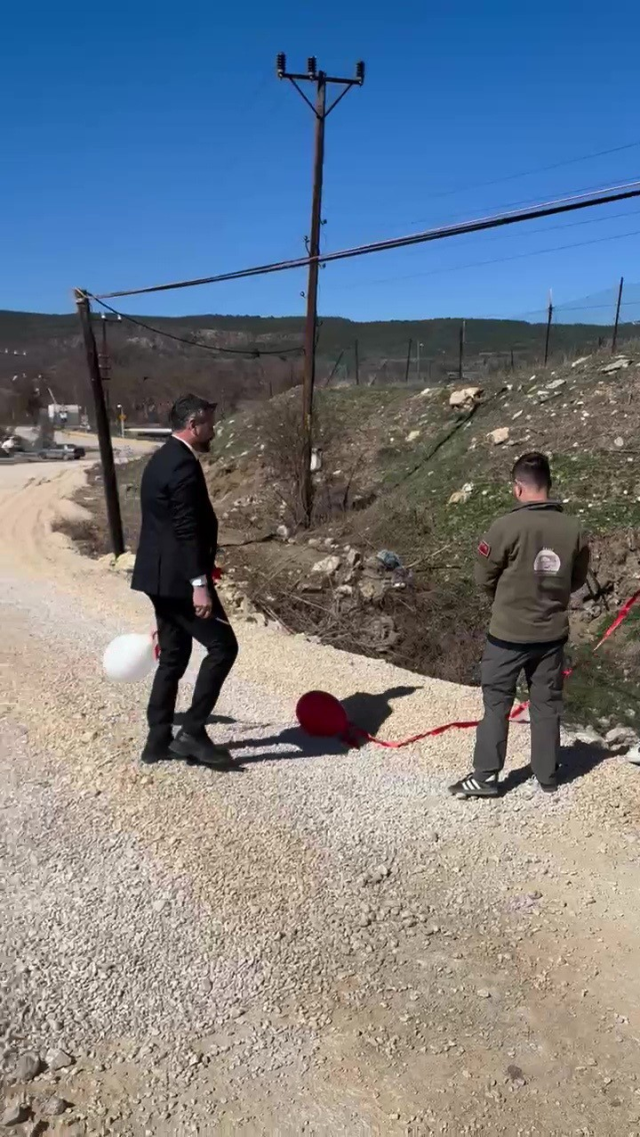 Belediye başkanından tek kişilik açılış