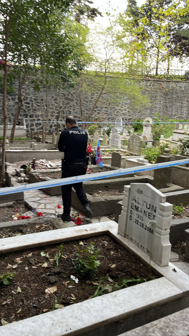 Ahmet Minguzzi'yi mezarda da rahat bırakmıyorlar! Saldırıya uğradı