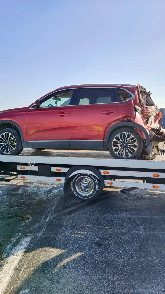 Koca tır, TOGG'a arkadan çarptı; her gören aynı yorumu yaptı