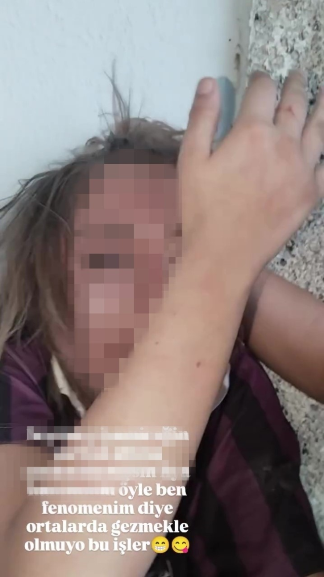 Genç kızı darp edip özür dilettiler, o anları sosyal medyada paylaştılar