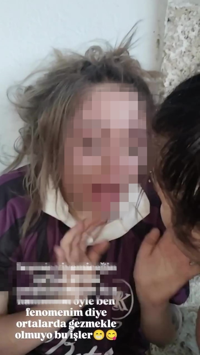 Genç kızı darp edip özür dilettiler, o anları sosyal medyada paylaştılar