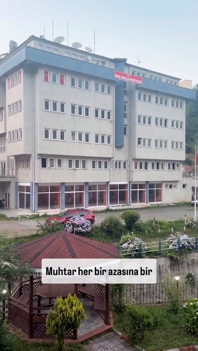 Devasa muhtarlık binasını gören vatandaş şaşıp kaldı