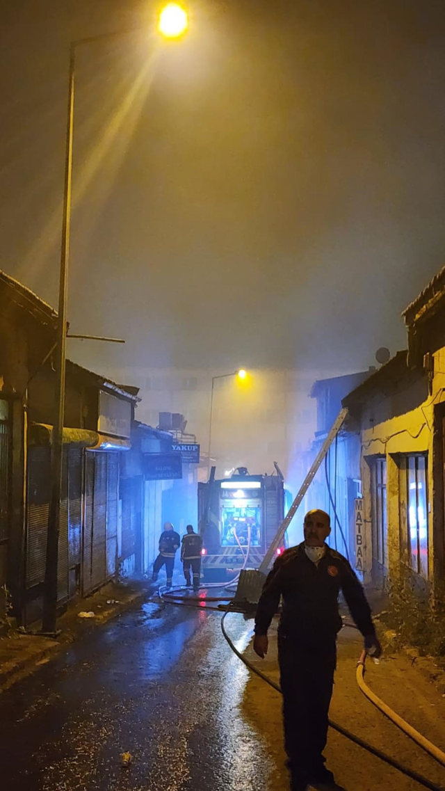Cağ kebabı restoranında başlayan yangın otele ve 4 binaya sıçradı