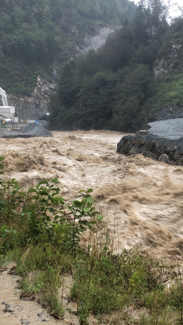 Rize'de sel ve heyelanla mücadele! Ayder Yaylası'nın yolu ulaşıma kapandı