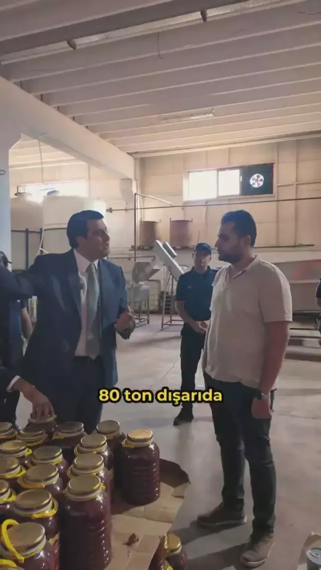Belediye başkanı 'Bunları annene yedirir misin?' diye sordu, aldığı yanıt karşısında küplere bindi