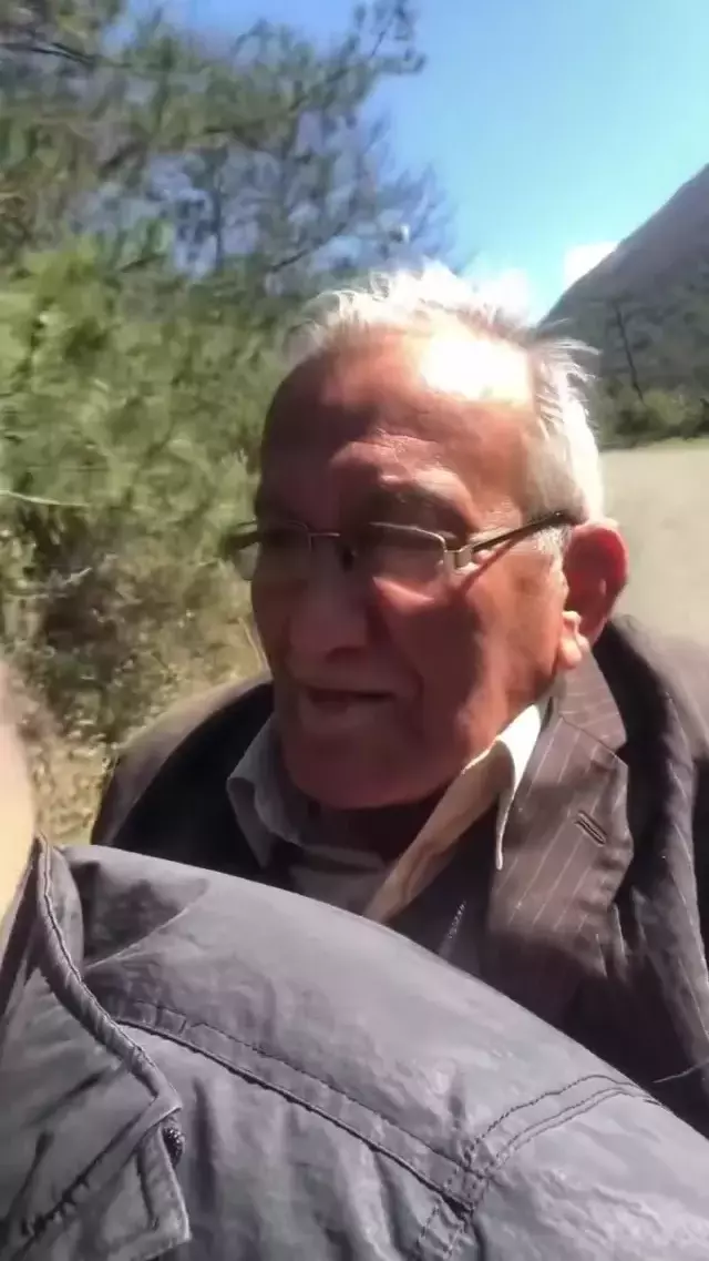 76 Yaşındaki Dede ve Torunundan Neşeli Motosiklet Yolculuğu