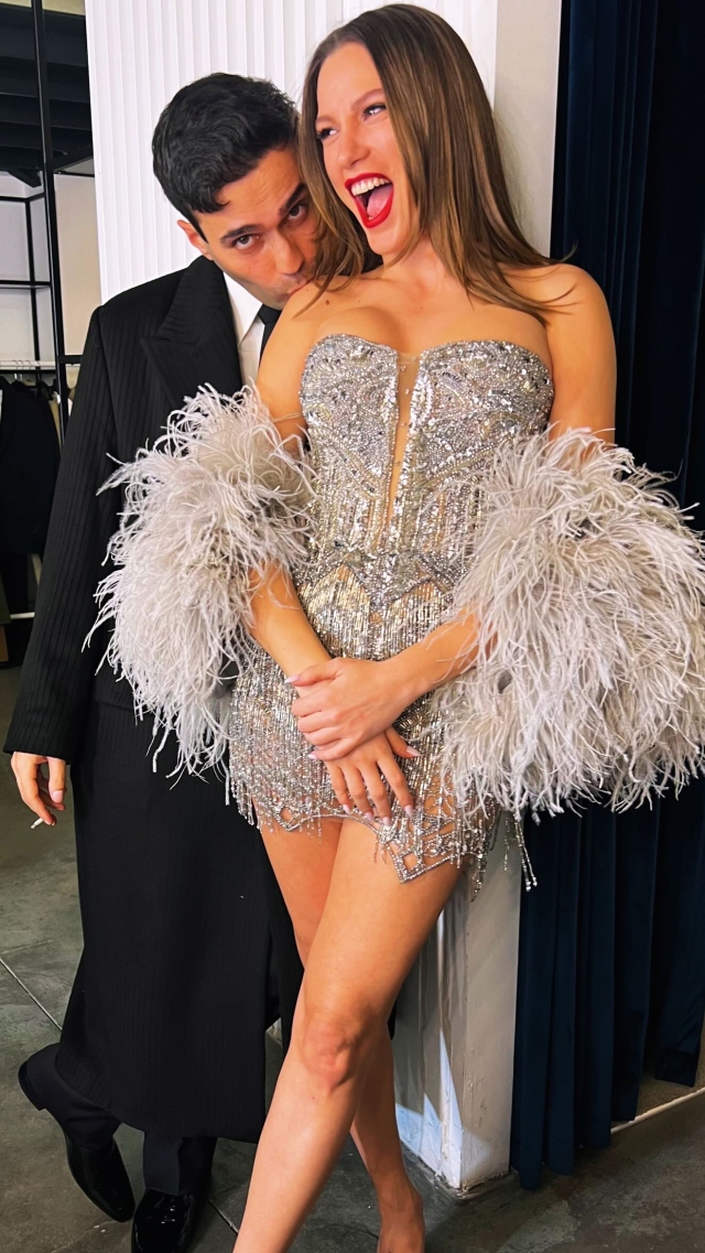 Serenay Sarıkaya ve Mert Demir'den aşk dolu paylaşım! Omzuna öpücük kondurdu