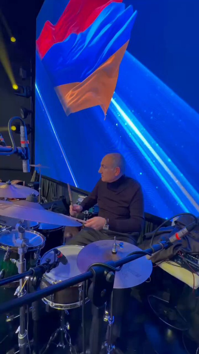 Ermenistan Başbakanı Paşinyan davul çalarken görüntülendi