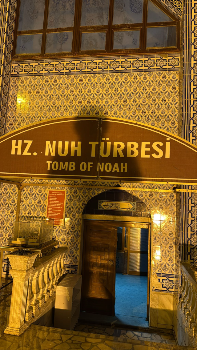 Bakan Çiftçi, Şırnak'ta tarihi Kırmızı Medrese'yi ziyaret etti