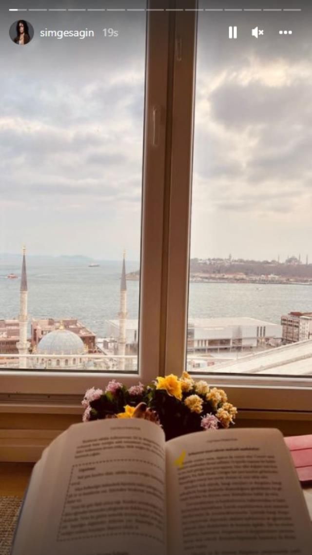 Şarkıcı Simge, manzarasına hayran kaldığı daire için 280 bin TL masraf yaptığı evinden taşındı