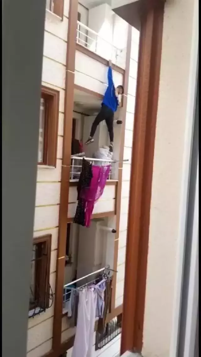 Takıntılı olduğu kadının evine girdi; yakalanmamak için balkondan kaçtı