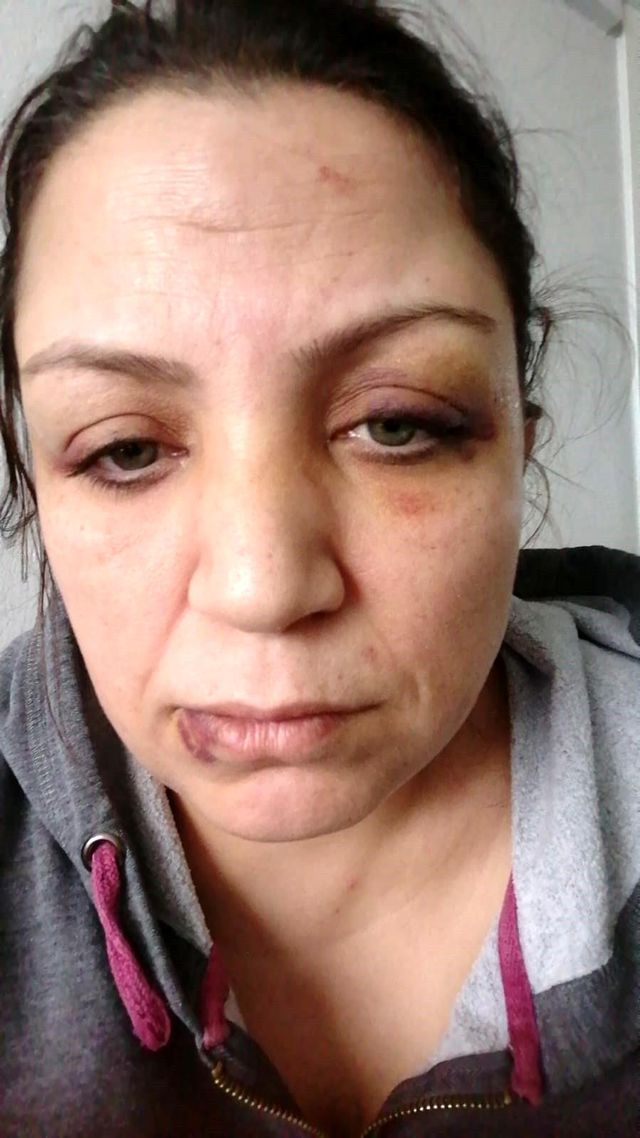 Kira borcu bulunan 2 çocuk annesi kadını, 'Biz aşiretiz' deyip bayıltana kadar dövdüler