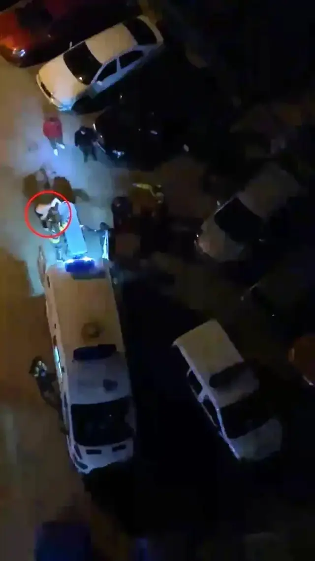 Öldürdüğü kız arkadaşı ambulansa taşınırken erkek arkadaşının 'Sibel'im yaşasın' diyerek feryat ettiği görüntüler ortaya çıktı