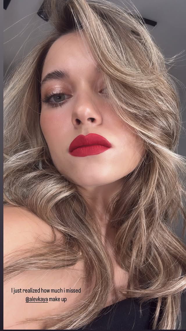 Afra Saraçoğlu'nun yeni imajı! Afra Saraçoğlu ne yaptı?