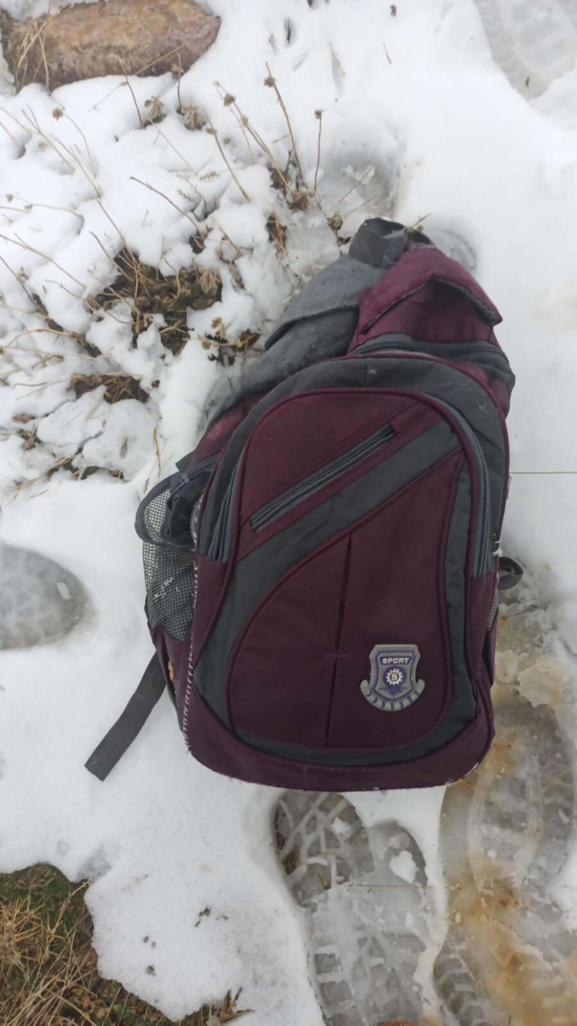 Kaybolan amatör dağcı, kazdığı çukurda hayatta kaldı
