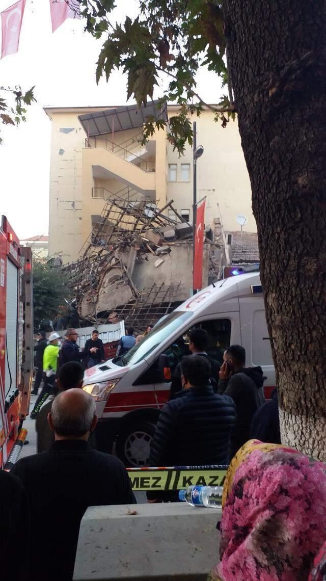 Malatya'da 2 katlı bina çöktü! İşte olay yerinden ilk görüntüler