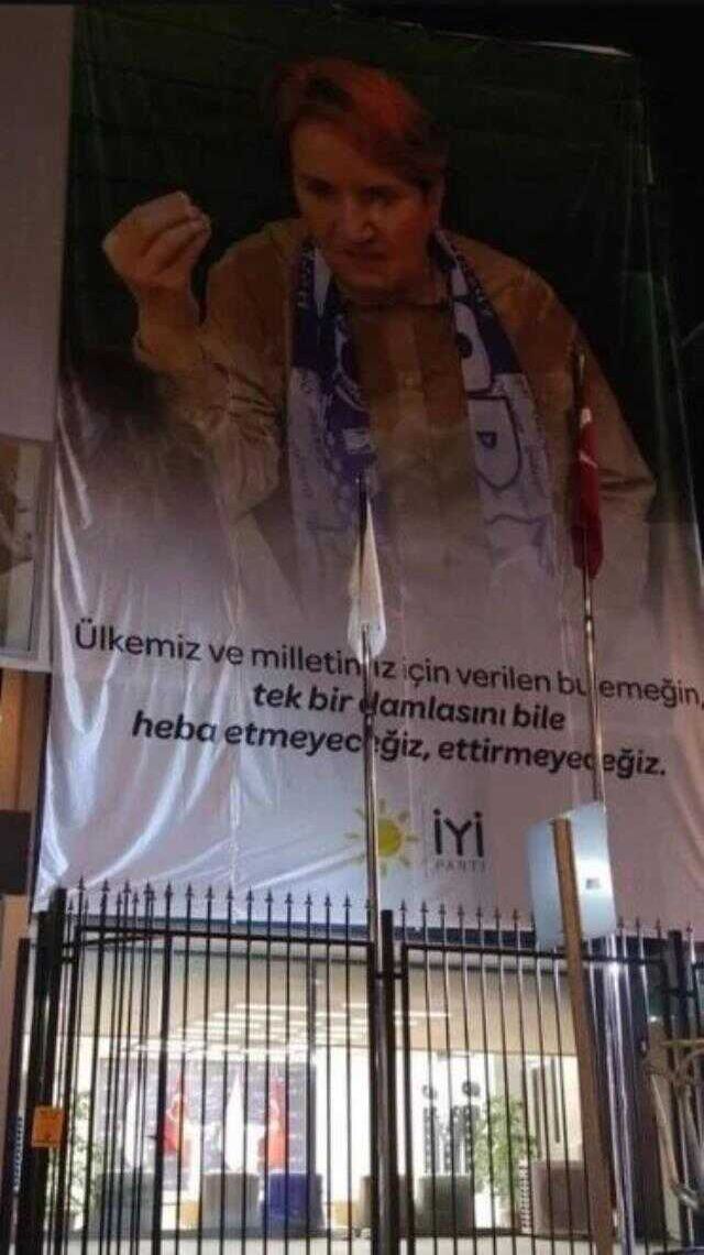 6'lı Masa toplantısı sonrası İYİ Parti genel merkezine gece saatlerinde asıl afiş dikkat çekti