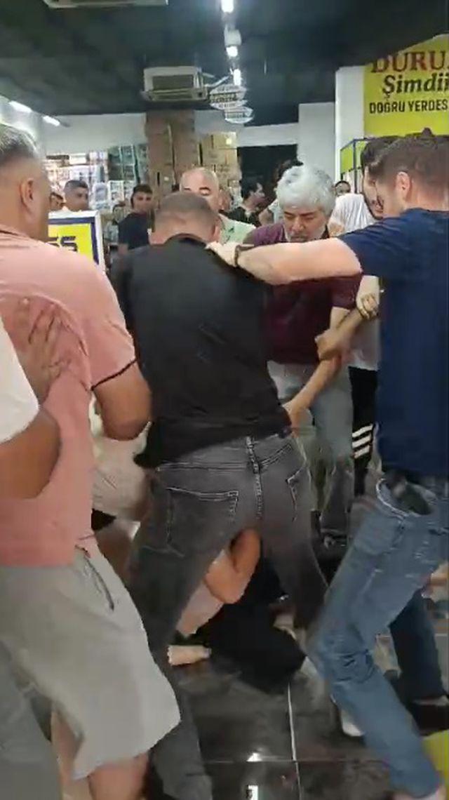 Ucuzluk kavgası! Vatandaşlar tekme tokat birbirlerine girdi